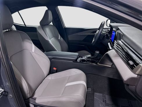 Used 2025 Toyota Camry SE w/ Convenience Package FWD image 24