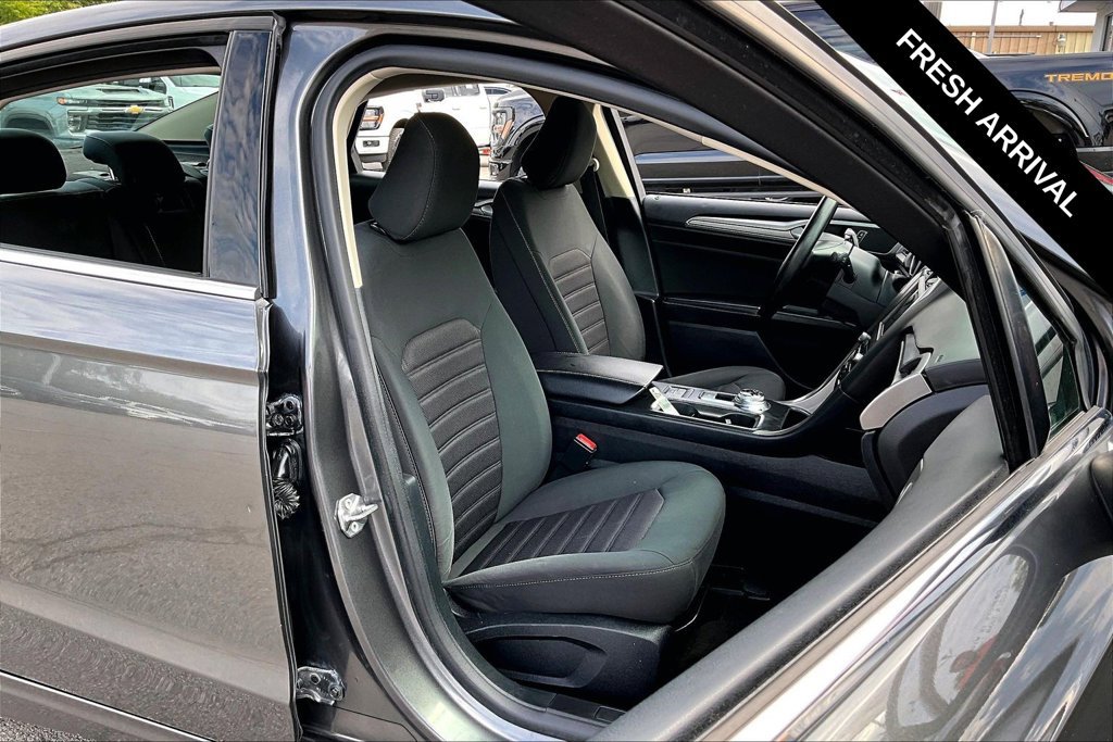 Used 2020 Ford Fusion SE FWD image 27