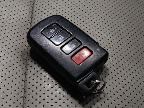 Used 2014 Toyota Avalon Limited image 32