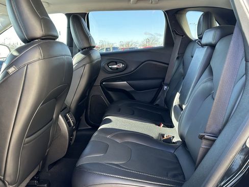 Used 2020 Jeep Cherokee Limited image 12