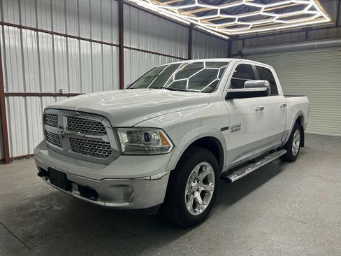 Used 2015 RAM 1500 Laramie w/ Convenience Group AWD/4WD image 3