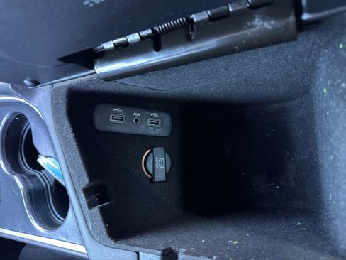 Used 2018 Dodge Challenger SXT image 32