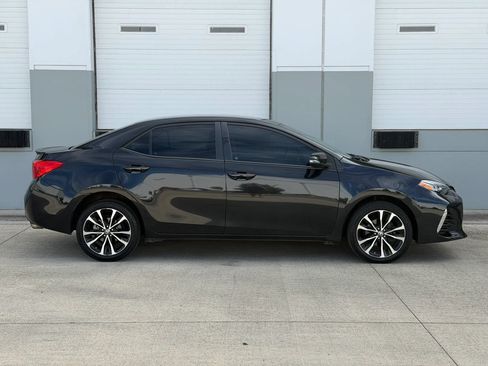 Used 2017 Toyota Corolla SE w/ Carpet Mat Package (TMS) FWD image 6