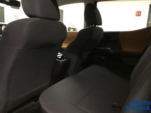 Used 2016 Toyota Tacoma SR5 w/ SR5 Appearance Package (SN) AWD/4WD image 32