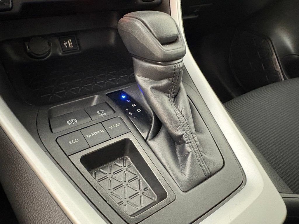Used 2025 Toyota RAV4 LE FWD image 32