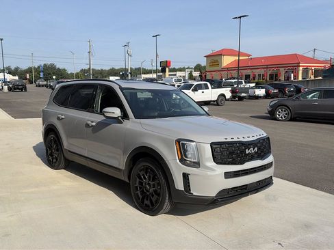 Used 2022 Kia Telluride EX w/ EX Premium Package AWD/4WD image 7