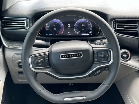 Used 2024 Jeep Wagoneer Series II w/ Flexible Seating Group image 32