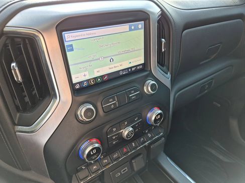 Used 2022 GMC Sierra 1500 SLT w/ SLT Premium Plus Package AWD/4WD image 16