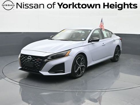 Used 2023 Nissan Altima 2.5 SR image 1