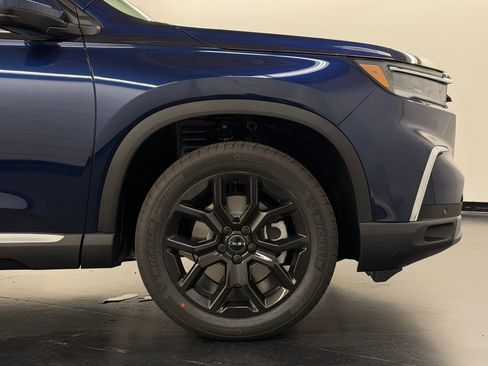 New 2025 Honda Pilot Touring image 12