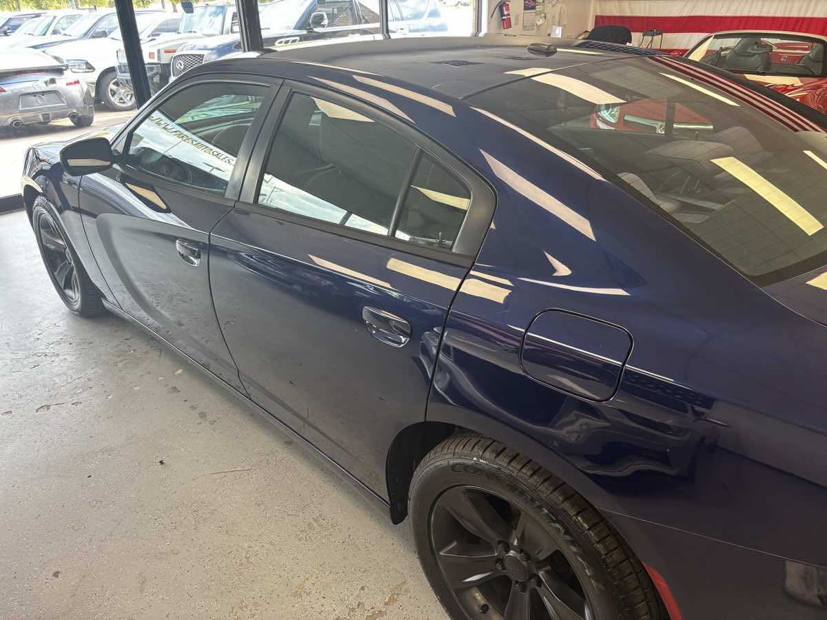 Used 2015 Dodge Charger SE w/ Sport Appearance Group RWD image 9