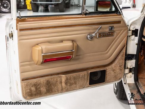 Used 1991 Jeep Grand Wagoneer 4dr Wagon 4WD image 12