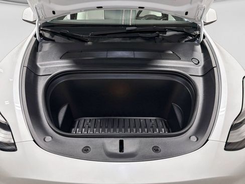 Used 2022 Tesla Model Y Long Range image 24