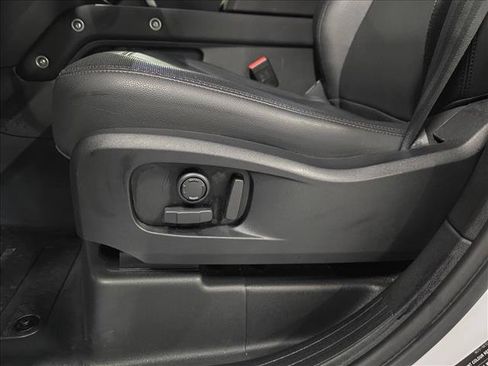 Used 2024 Land Rover Defender 110 X-Dynamic SE AWD/4WD image 28