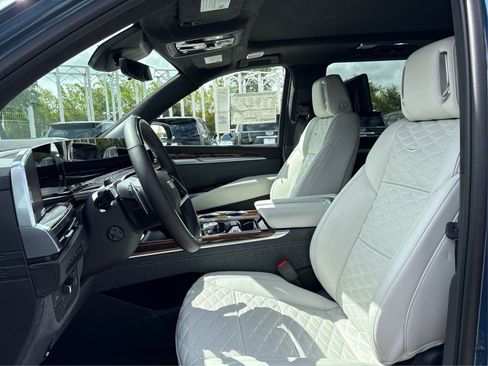 New 2026 Cadillac Escalade Platinum Sport w/ LPO, ONYX Package AWD/4WD image 9