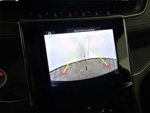 Used 2024 Jeep Grand Cherokee Laredo image 21