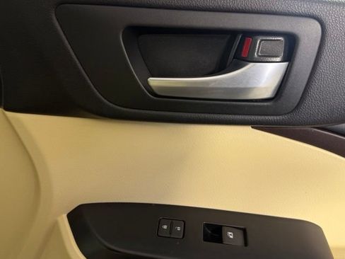 Used 2014 Toyota Highlander XLE FWD image 27