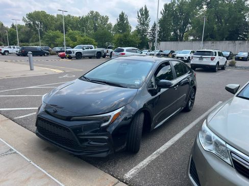 Used 2023 Toyota Corolla SE FWD image 2