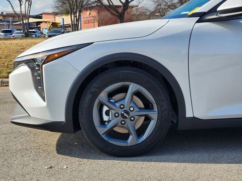 New 2026 Kia K4 LXS FWD image 7