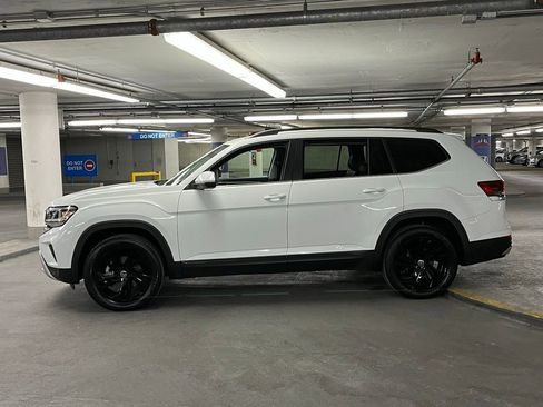 Certified 2023 Volkswagen Atlas SE w/ Black Wheel Package image 32