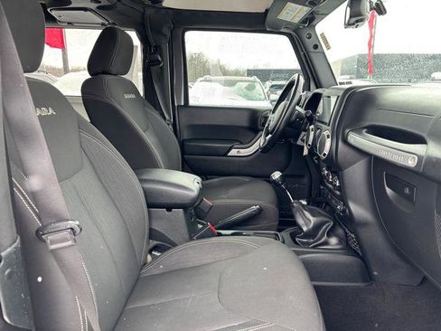 Used 2017 Jeep Wrangler Sahara w/ Connectivity Group image 11