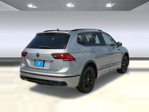 Used 2022 Volkswagen Tiguan SE R-Line FWD image 9