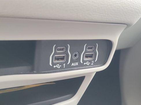 Used 2023 Chrysler Pacifica Touring-L FWD image 30