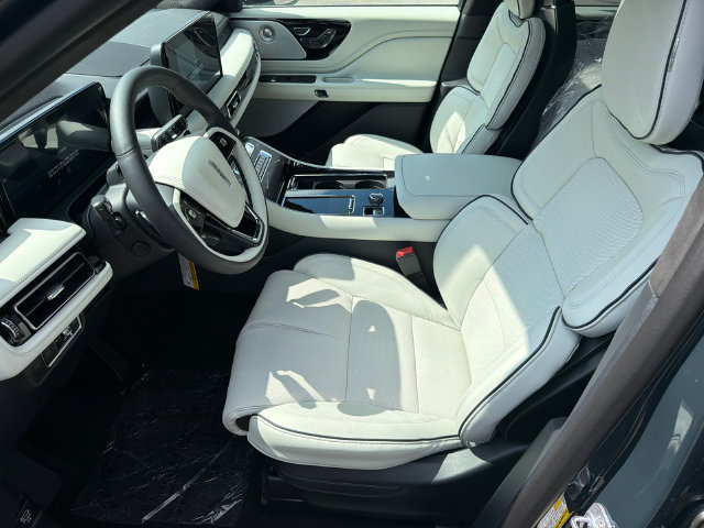 New 2027 Lincoln Aviator Black Label AWD/4WD image 10