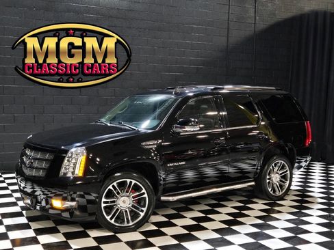 Used 2013 Cadillac Escalade Premium image 1