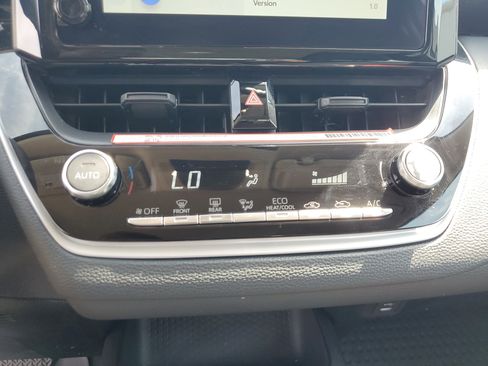 Used 2025 Toyota Corolla LE image 20