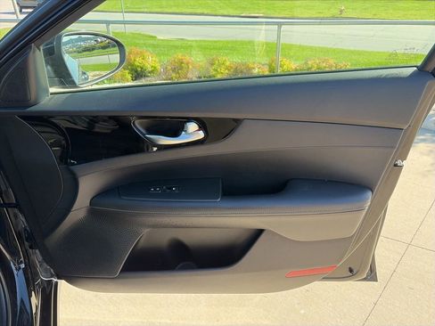 Used 2019 Kia Forte S FWD image 22
