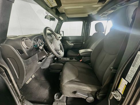 Used 2018 Jeep Wrangler Unlimited Sport w/ Connectivity Group AWD/4WD image 13