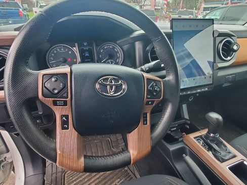 Used 2018 Toyota Tacoma SR5 image 17