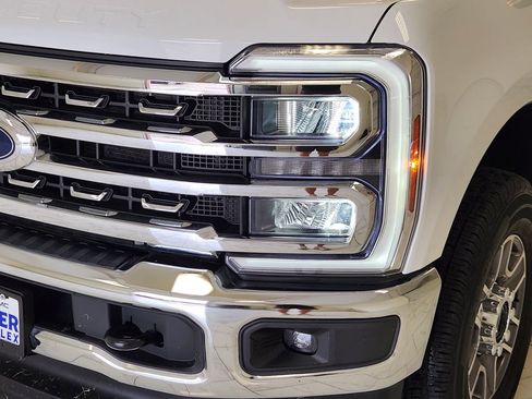 Used 2024 Ford F250 Lariat AWD/4WD image 9