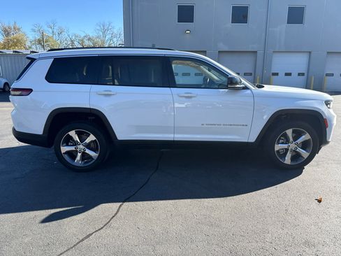 Used 2022 Jeep Grand Cherokee L Limited image 2