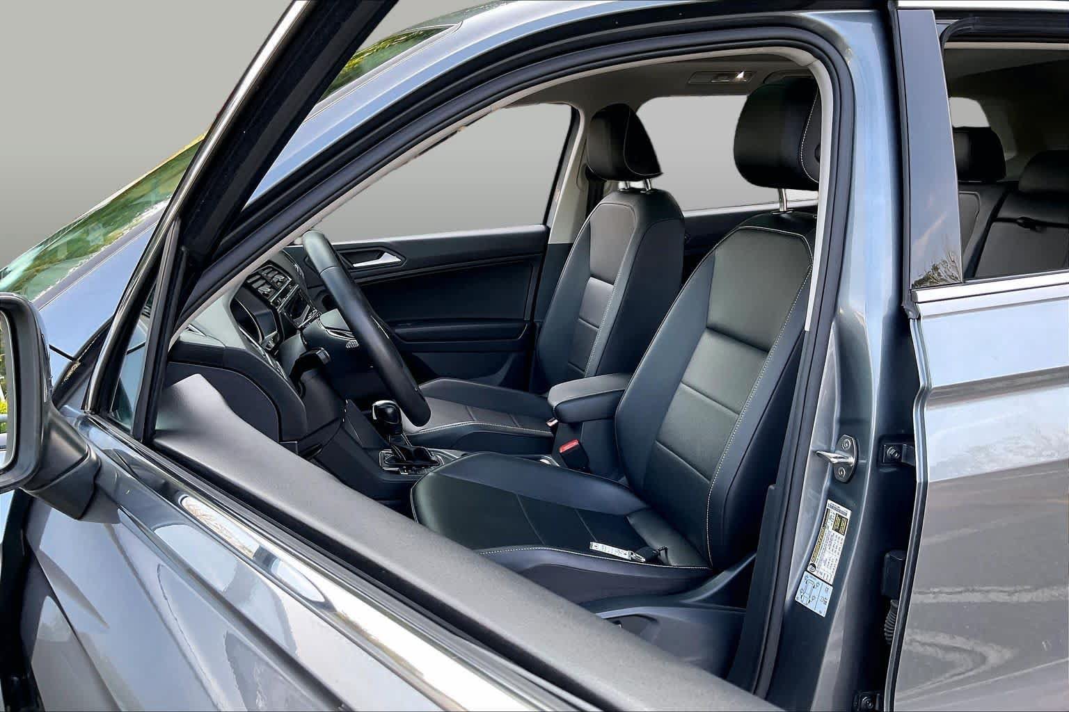 Used 2021 Volkswagen Tiguan SE w/ Panoramic Sunroof Package AWD/4WD image 7