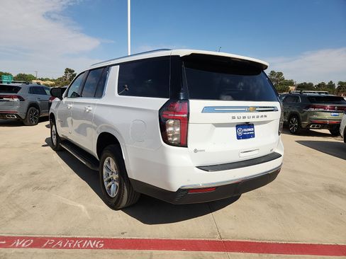 Used 2024 Chevrolet Suburban LT AWD/4WD image 5