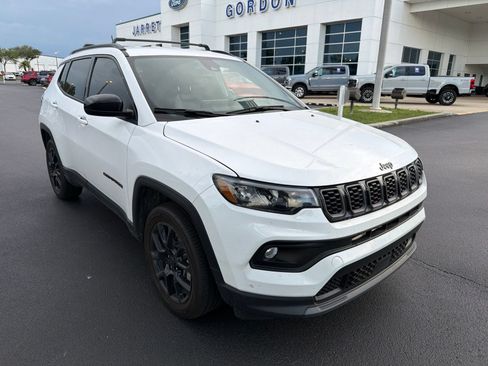 Used 2025 Jeep Compass Latitude w/ Altitude Special Edition AWD/4WD image 1