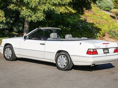 Used 1995 Mercedes-Benz E 320 Convertible image 33