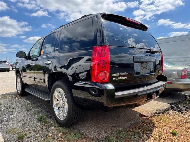 Used 2010 GMC Yukon SLT RWD image 2