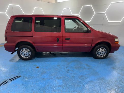 Used 1995 Dodge Caravan Minivan image 52