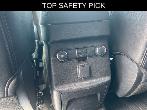 Used 2017 Ford Explorer XLT w/ Equipment Group 202A AWD/4WD image 21