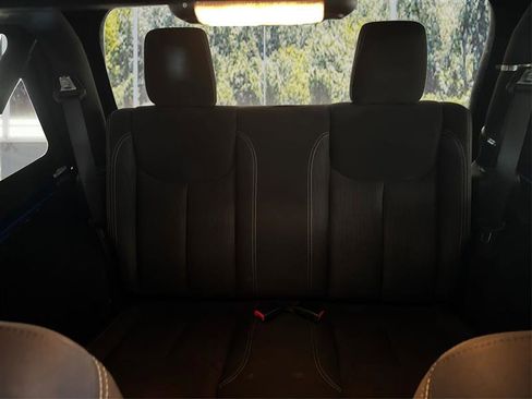 Used 2015 Jeep Wrangler Rubicon w/ Connectivity Group image 15