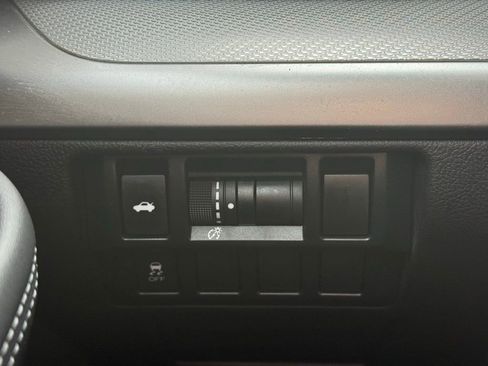 Used 2016 Subaru Legacy 2.5i Premium image 9