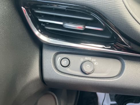 Used 2024 Buick Envista Sport Touring w/ Convenience I Package FWD image 14