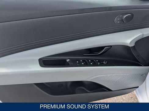 Certified 2025 Hyundai Elantra Limited FWD image 11