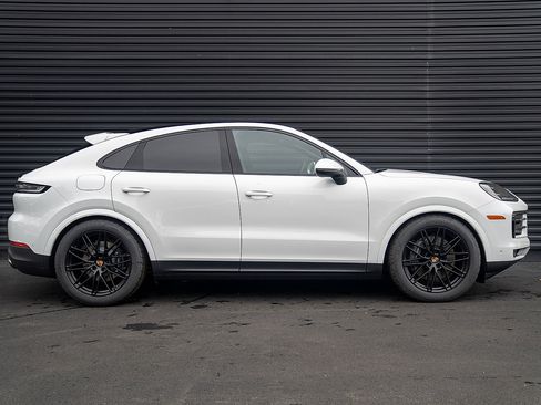 Used 2025 Porsche Cayenne Coupe image 29