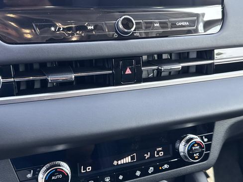 New 2025 Mitsubishi Outlander SE image 24