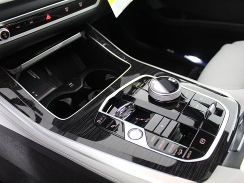 New 2026 BMW X5 M60i image 17