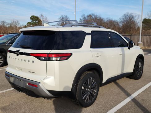 Used 2024 Nissan Pathfinder SL w/ SL Premium Package image 8